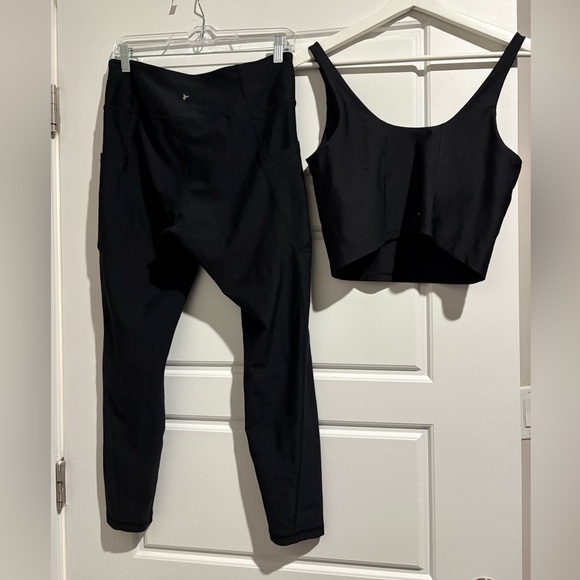 Old Navy Women's Workout Set - Picture 2 of 2